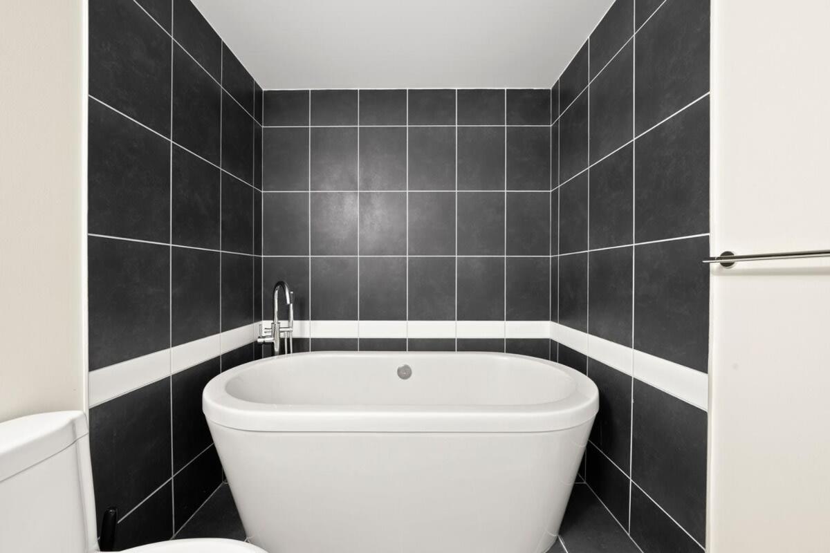 Dazzling Condo By Stadium Downtown With Free Parking Vancouver Exteriér fotografie